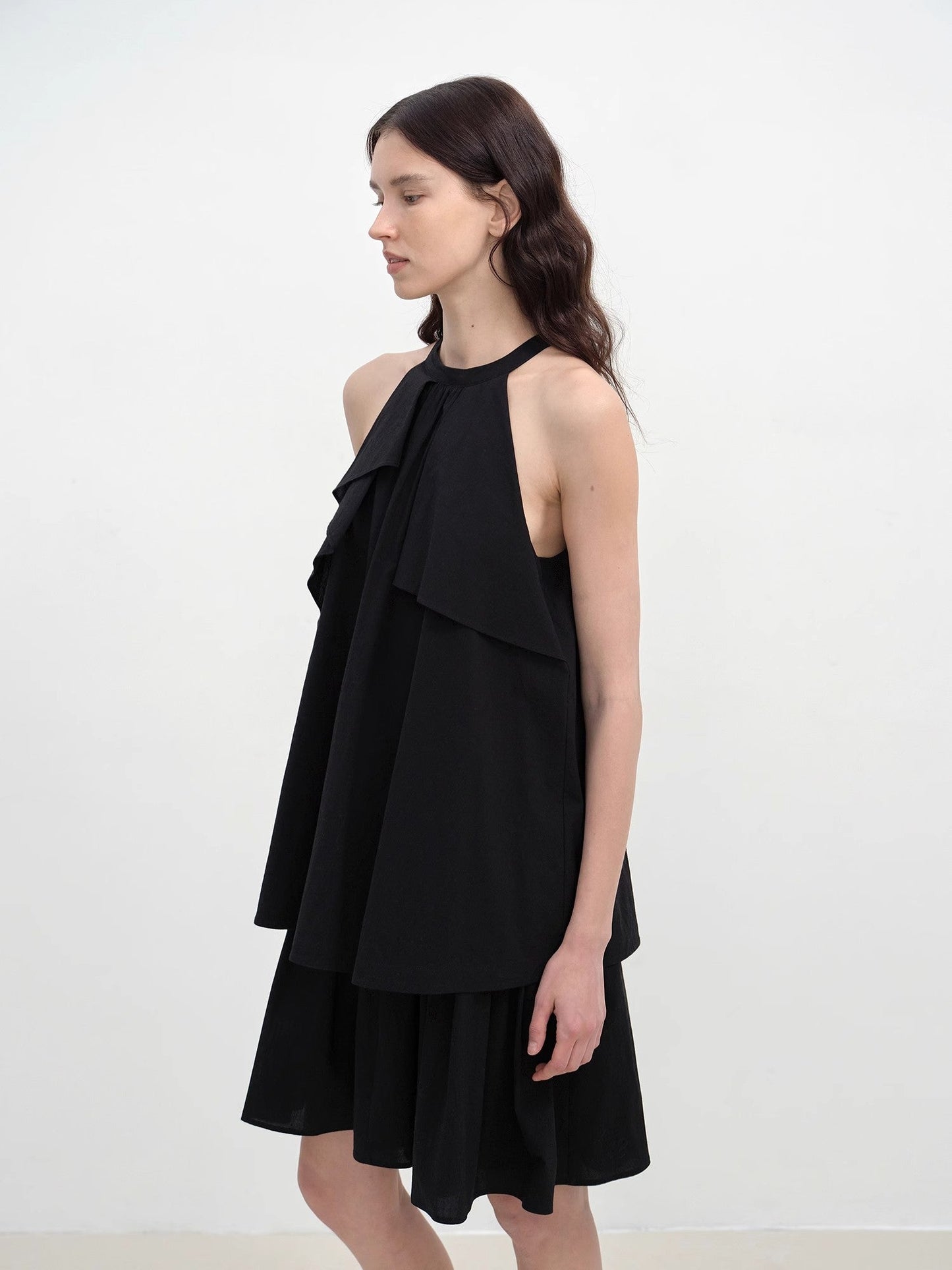 "Floating Island Manor" Small Stand-Up Collar Design Asymmetrical Halter Dress